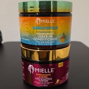 Mielle Mango & Tulsi Nourishing Leave-In Conditioner - Green and Gold